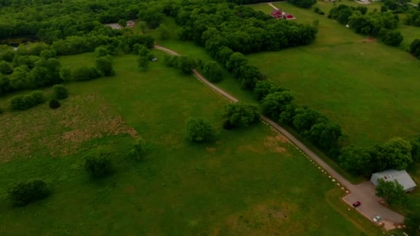 Diese Aufnahme Einer Offenen Prärie Mit Einem Feldweg Der Einer — Stockvideo