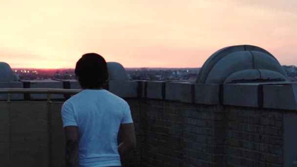 Trendy Artist Exploring Roof Top View Philadelphia City Skyline — Stock Video