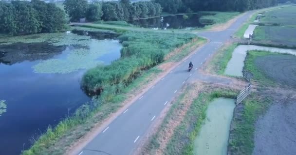 Montar Motocicleta Vista Drone — Vídeo de stock