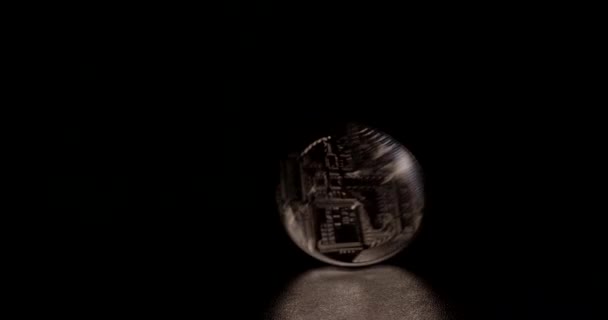 Bitcoin Spinning Svart Bakgrund Slow Motion — Stockvideo