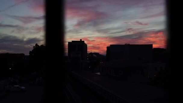 街中の日没 — ストック動画