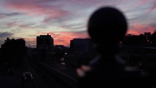 街中の日没 — ストック動画