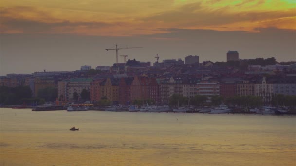 Stockholm Partvonala Egy Dicsőséges Naplementében — Stock videók