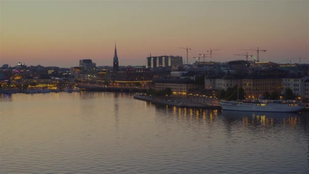 Staré Stockholmské Pobřeží Při Západu Slunce — Stock video