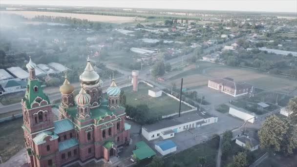 Pittoresca Chiesa Vecchia 100 Anni Piccolo Villaggio Tramonto Nebbioso — Video Stock