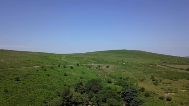 Wide Shot Aerial Tracking Slowly Left Right Main Road Dartmoor — Stock Video