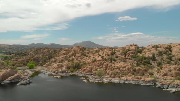 Panoramautsikt Över Watson Lake Solig Dag Med Utsikt Över Sjön — Stockvideo