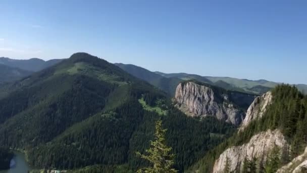 Tiro Levado Topo Uma Montanha Roménia — Vídeo de Stock