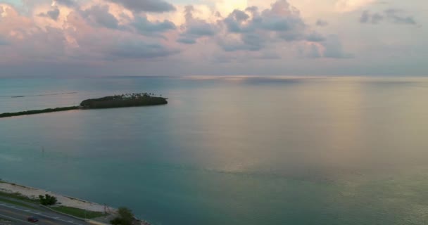 Wat Luchtbeelden Van Een Brug Florida Keys Bij Zonsondergang — Stockvideo