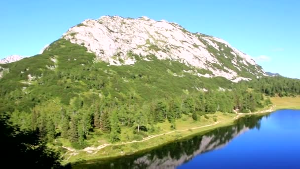 Vista Panorámica Lago Una Montaña Austria — Vídeos de Stock