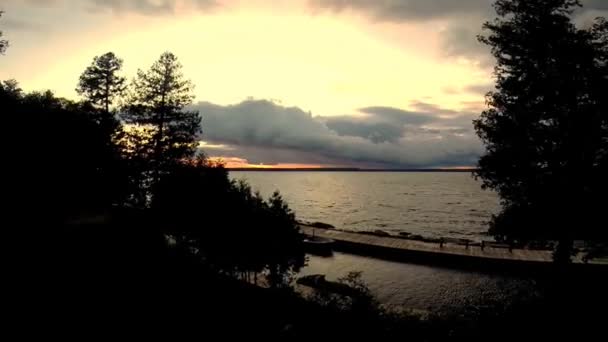 Esposa Caminando Largo Nuestro Muelle Durante Atardecer Parece Que Estamos — Vídeo de stock