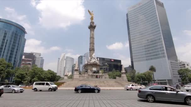 位于墨西哥城Reforma大道的独立天使纪念碑是该市最具标志性的标志 也是旅游胜地和足球庆祝中心 — 图库视频影像