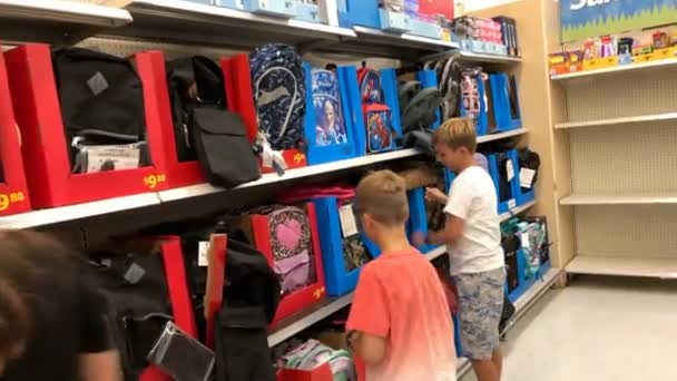 Crianças Comprando Material Escolar Loja — Vídeo de Stock