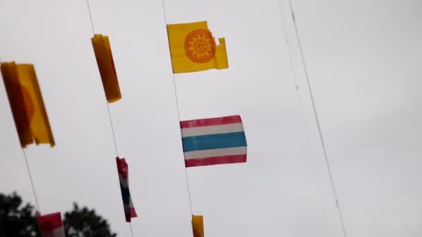 Bandera Tailandia Atrapada Viento Templo — Vídeo de stock
