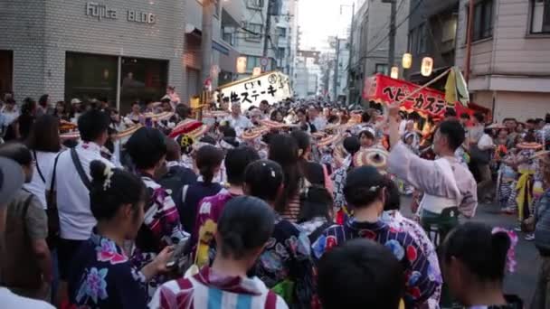오오사카 행렬을 비디오 소녀들 — 비디오