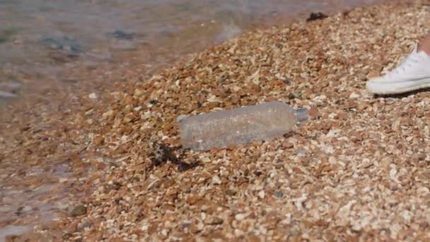 Nahaufnahme Einer Jungen Frau Die Strand Entlang Läuft Und Zeitlupe — Stockvideo