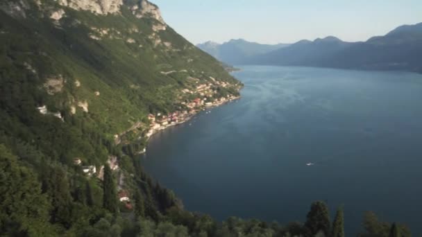 Vezio Hrad Pohled Jezero Pohoří Alp Uvnitř Starého Kamenného Hradu — Stock video