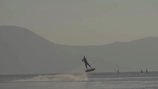 Kiteboarder Jumping High Sundown Big Air Time Slowmotion — ストック動画