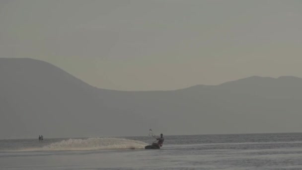 Kiteboarden Trucs Vlakke Zee Bij Zonsondergang Grote Airtime Trucs Aan — Stockvideo