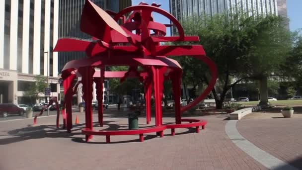 Metalen Sculptuur Buiten Hoofdbibliotheek Jerome Plaza Het Centrum Van Tucson — Stockvideo