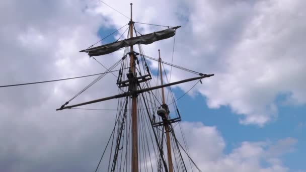 船体マリーナでのHmsピクル この船はトラファルガーの戦いでネルソン艦隊を再現したものである ロシアの船の当初の計画から構築されました1995 — ストック動画