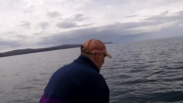 Rybář Rybaření Islandském Oceánu — Stock video