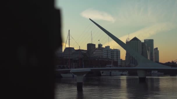 Puente Mujer Arjantin Buenos Aires Şehrinde Puerto Madero — Stok video