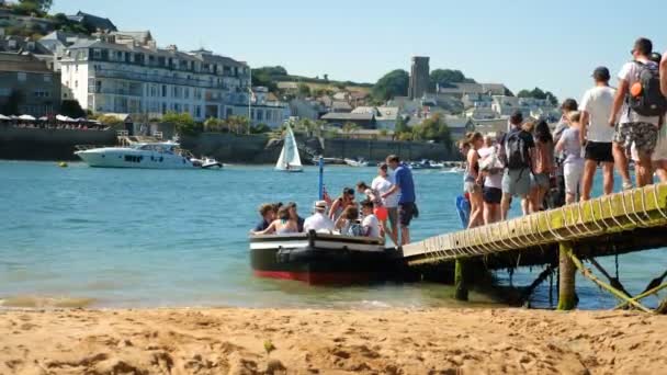 Queue People Boarding Ferry Salcombe Devon — Stock Video