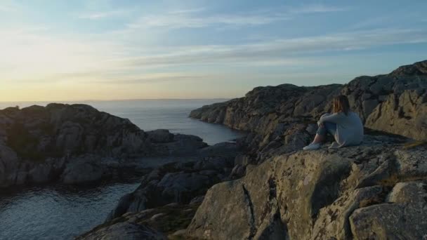 Panning Drone Shot Young Girl Mountain Enjoying Sun Setting Horizon — Stock Video