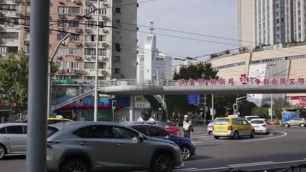 Skrzyżowanie Dowcipnych Samochodów Chinach — Wideo stockowe