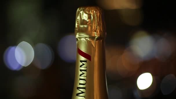 Şampanya Şişesi Bokeh Arkaplanlı Yavaş Çekim — Stok video