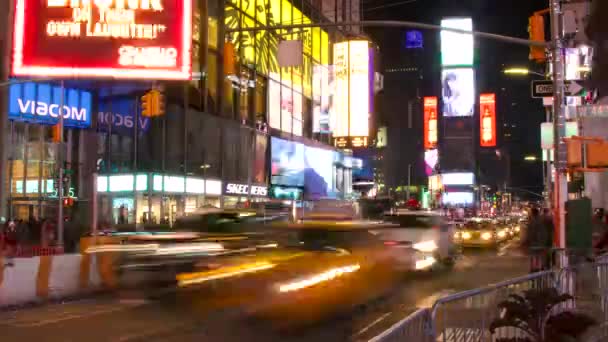 Time Lapse Cars Zumbando Una Noche Ocupada Times Square — Vídeos de Stock