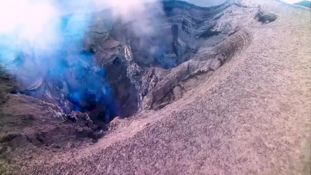 Yasur Dağı Volkanı Kraterin Üzerinde Insansız Hava Aracı Görüntüsü Patlatıyor — Stok video