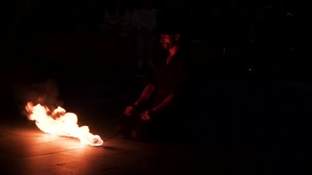 Fire Twirler Vivid Light Festival Darling Harbour Sydney Australia — ストック動画