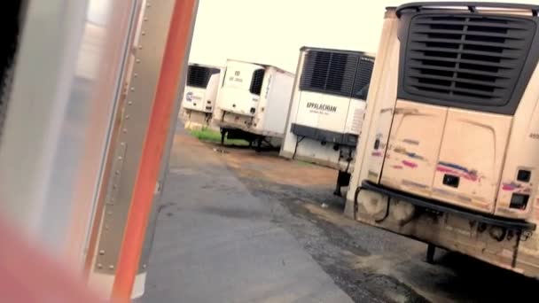 รถบรรท บรถบรรท กพร อมรถพ วงในด านหล — วีดีโอสต็อก