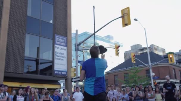 Filmowe Żongler Przed Tłumem Ottawa — Wideo stockowe