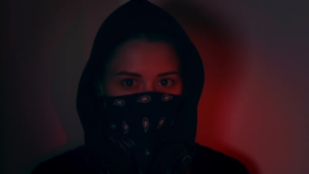 Aici Aveți Lovitură Hacker Trage Sus Bandana Lui Obtinerea Gata — Videoclip de stoc