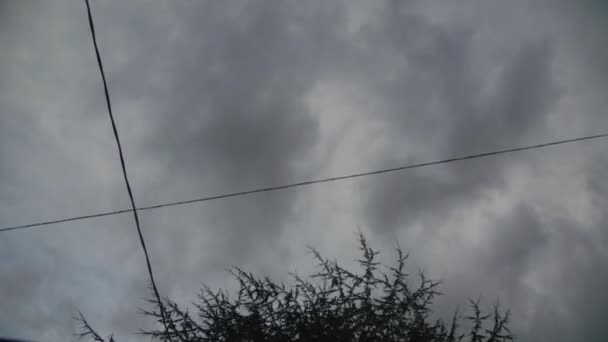 Nuvens Movendo Pelo Vento Para Cima Com Cabos Tensão Cruzando — Vídeo de Stock