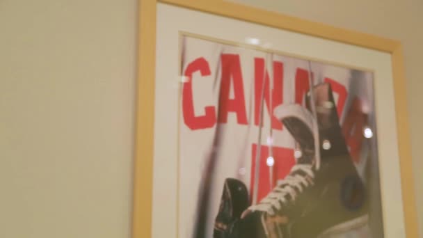 Κοντινό Πλάνο Καναδικής Αφίσας Χόκεϊ — Αρχείο Βίντεο
