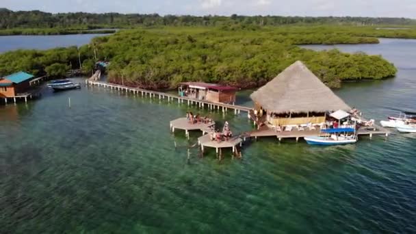 Vista Aérea Bungalow Sobre Água Belas Águas Tropicais Bocas Del — Vídeo de Stock