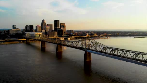 Panneau Aérien Lent Travers Louisville — Video