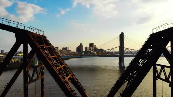 Révélation Aérienne Sur Crête Louisville Walking — Video