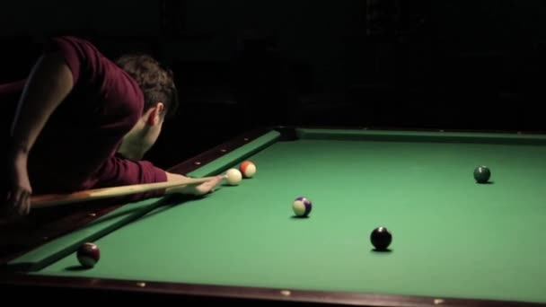 Billard Spielen Der Bar — Stockvideo