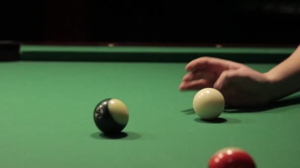 Poolspiel Einer Bar — Stockvideo