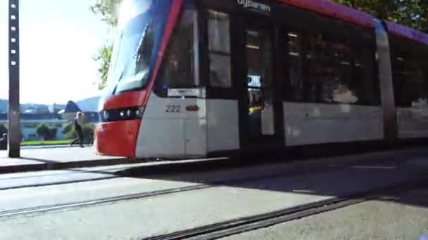 Tren Ciudad Pasando Cámara Lenta — Vídeos de Stock