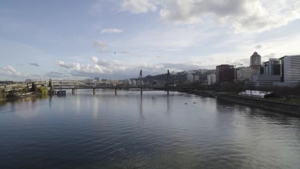 Blick Auf Den Willamette River Aus Der Innenstadt Von Portland — Stockvideo