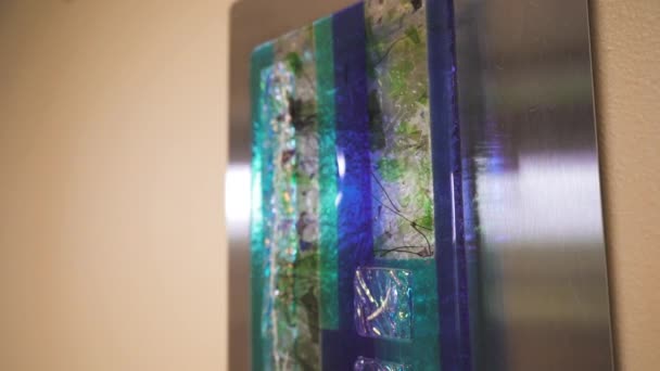Schöne Glaskunst Hängt Der Wand — Stockvideo