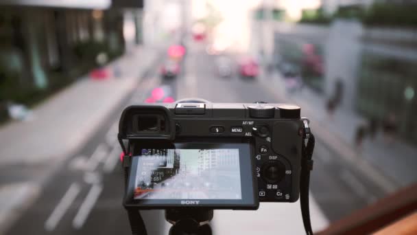 在伦敦市中心拍摄交通情况的照相机 — 图库视频影像