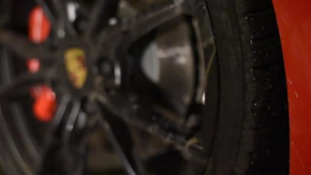 Tiro Jantes Porsche Neve Luz Noturna — Vídeo de Stock