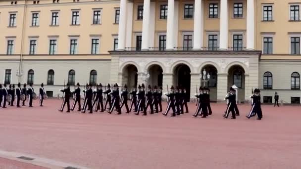 Wachablösung Oslo Palace Norwegen — Stockvideo